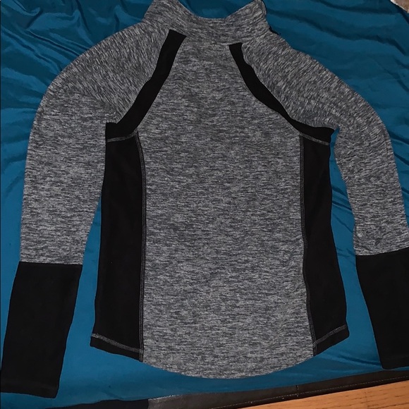 An athletic jacket - Picture 2 of 2